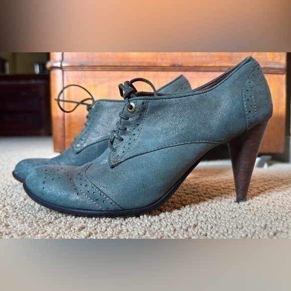 Bernardo Suede Lace Up Suede Shoes